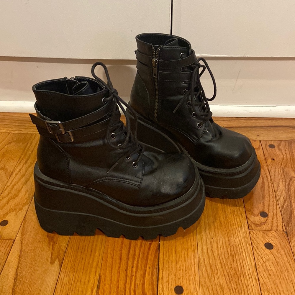 Demonia platforms